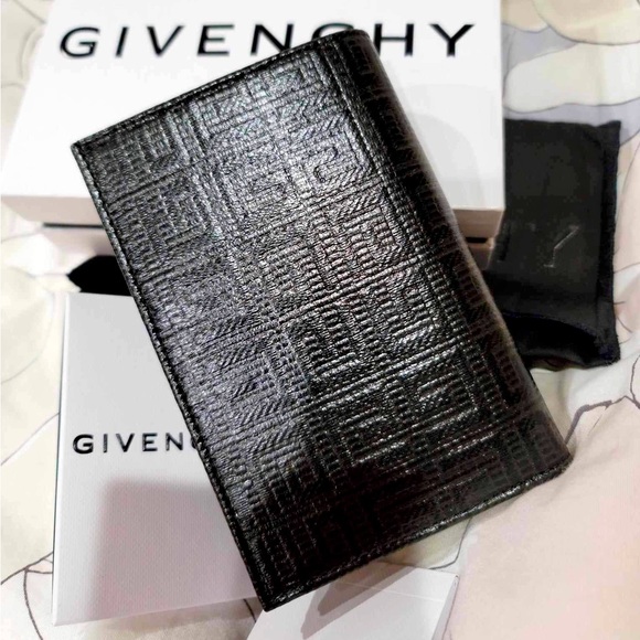 New Givenchy bi fold Wallet - Picture 2 of 6